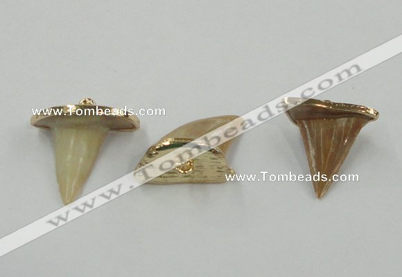 NGP2498 15*18mm - 18*20mm shark teeth pendants wholesale